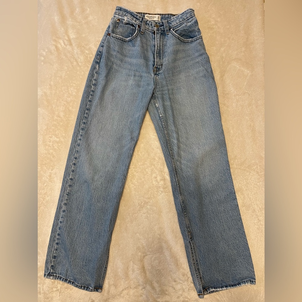 Abercrombie & Fitch High Rise 90s Relaxed Jean Light/Med Wash 24S W/ Slits